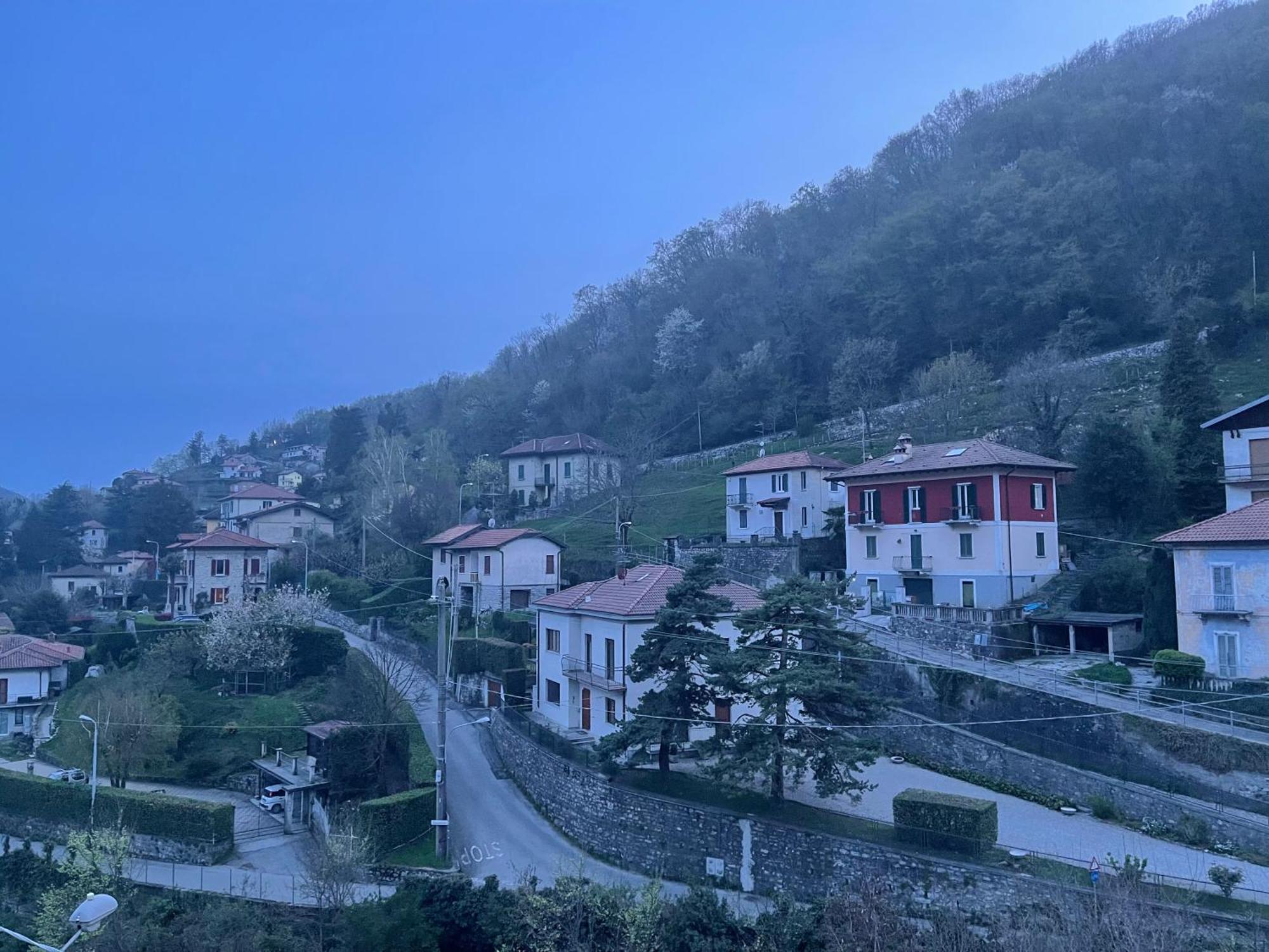 Laghi Di Como Appartamento Di Licinia E Mario Asso Eksteriør bilde